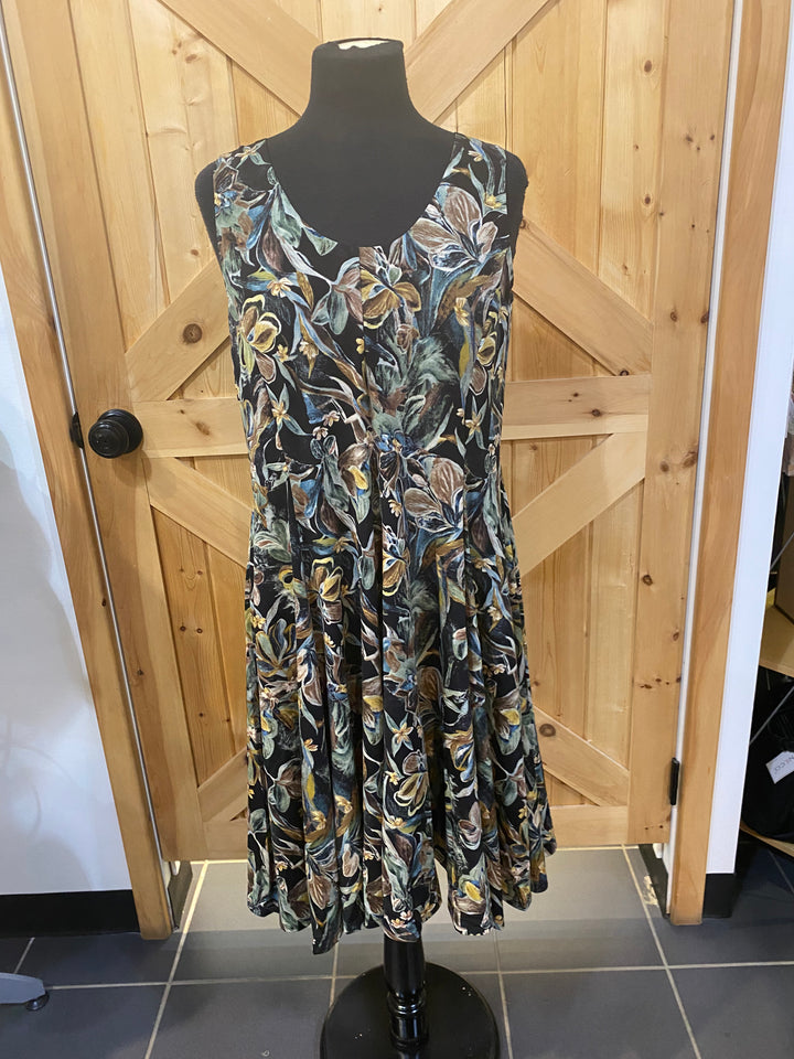 Sleeveless Form Fitting Dress