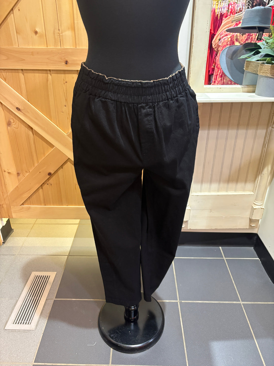 Cropped Pull On Pant