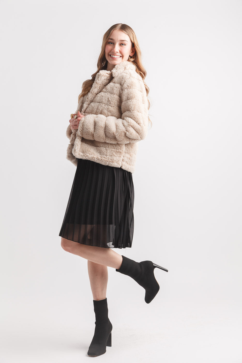 Cropped Faux Fur Collared Jacket