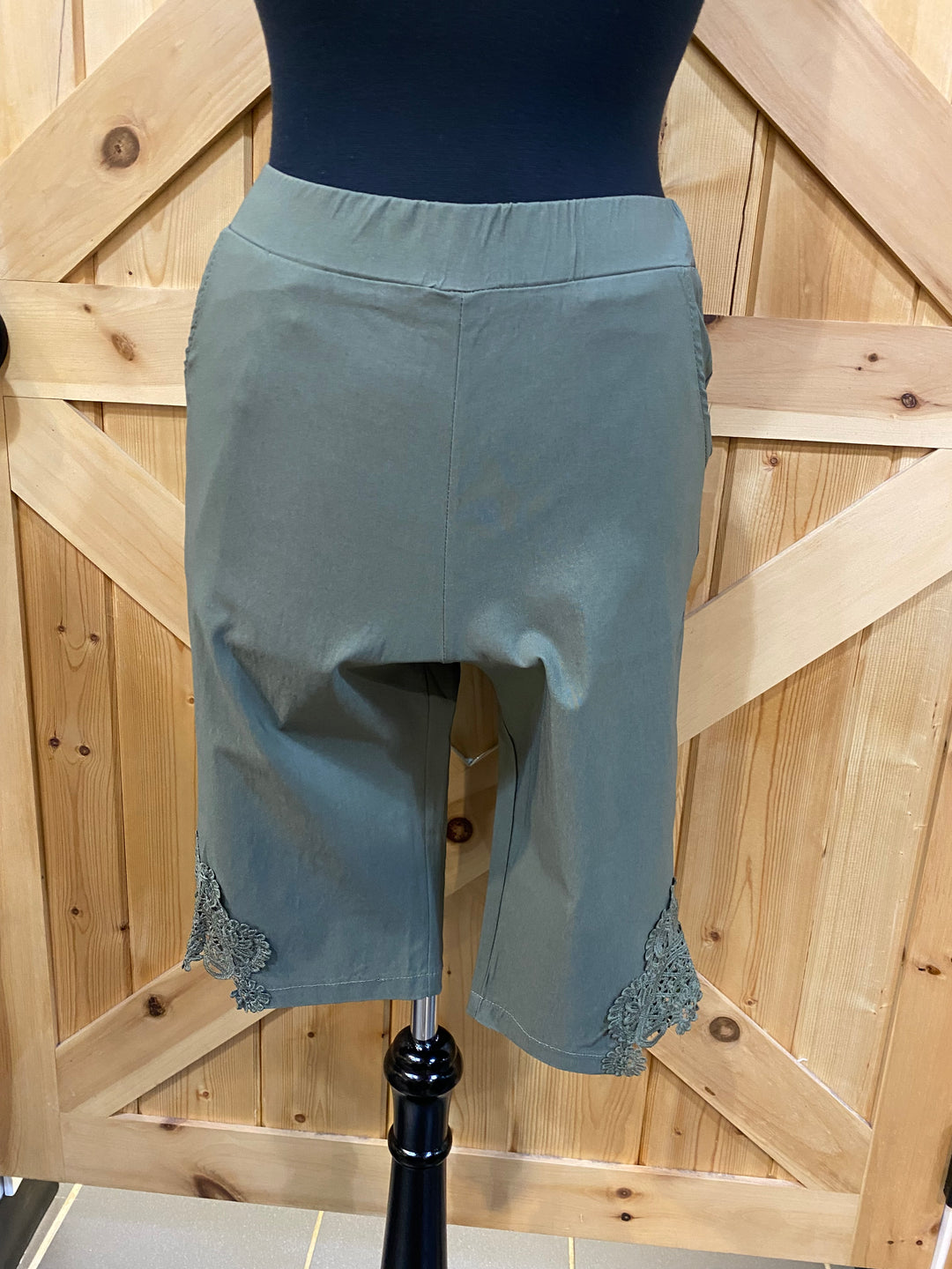 Pull On Capri Pant