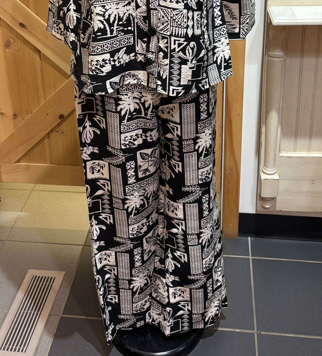 Flowy Abstract Pull On Pant