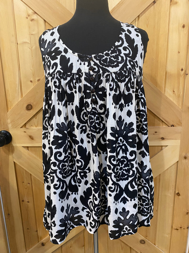 Sleeveless Black & White Pattern Top