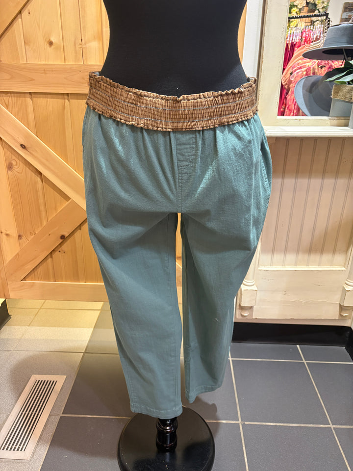 Cropped Pull On Pant