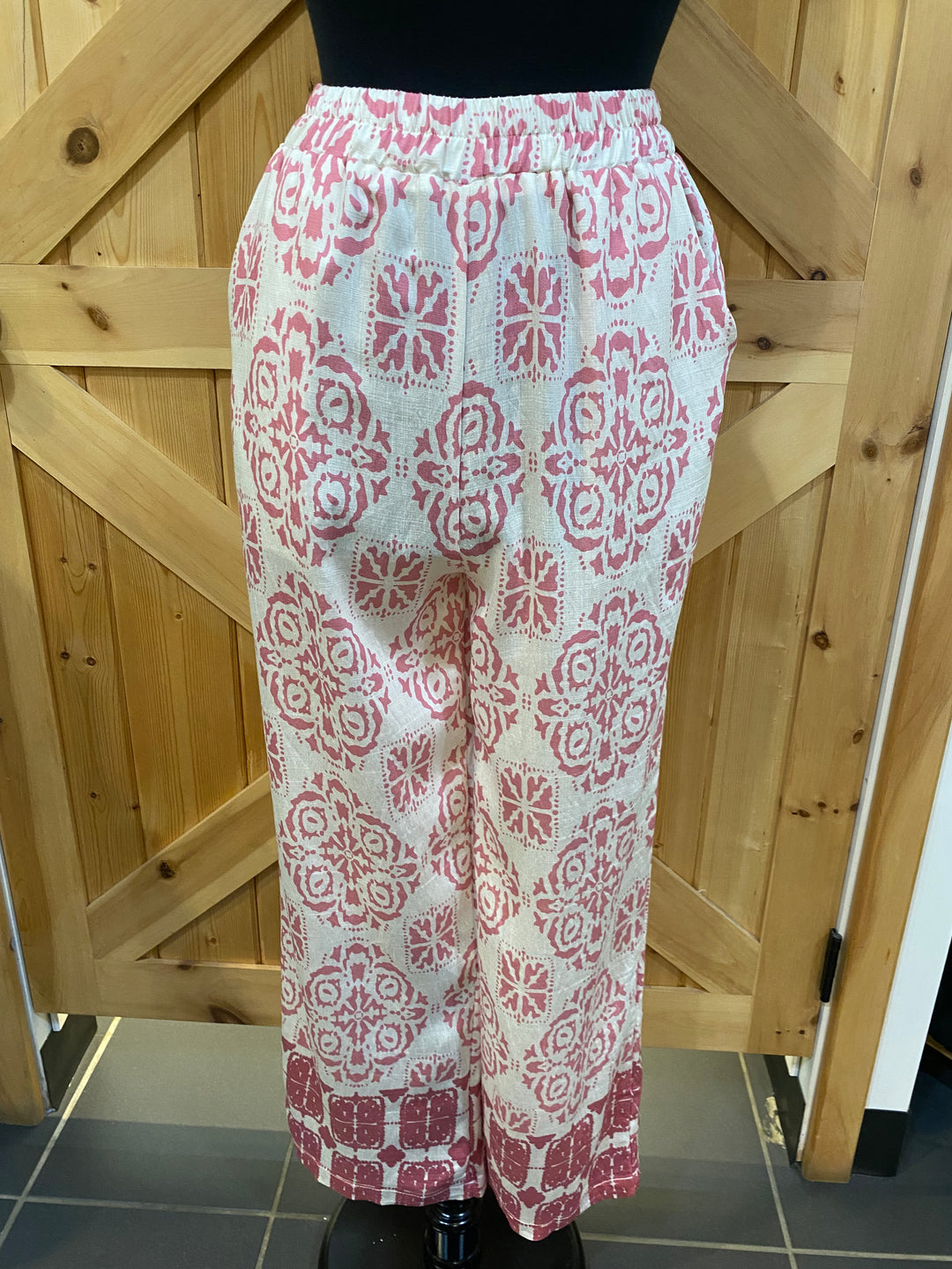 Flowy Patterned Bottom