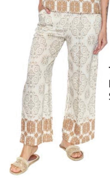 Flowy Patterned Bottom