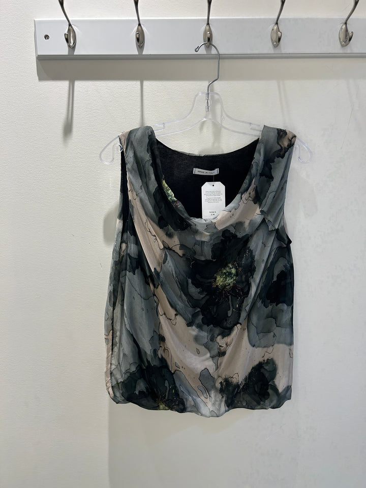 Abstract Flowy Tank